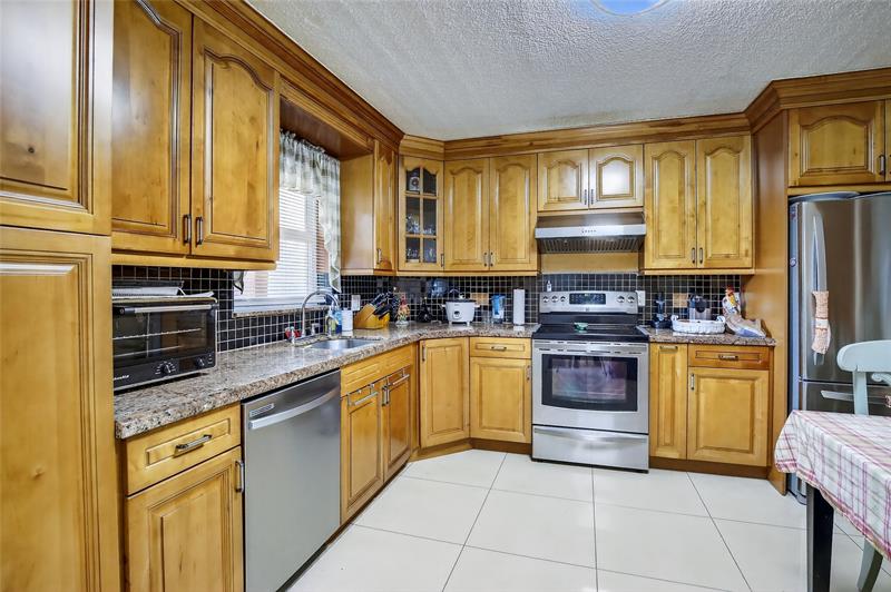 Image 3 of 17 For 211 Hollybrook Dr  107