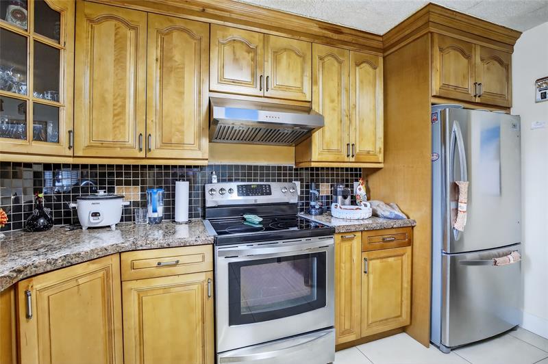 Image 4 of 17 For 211 Hollybrook Dr  107