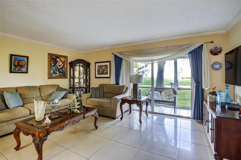 Image 5 of 17 For 211 Hollybrook Dr  107