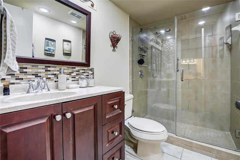 Image 8 of 17 For 211 Hollybrook Dr  107