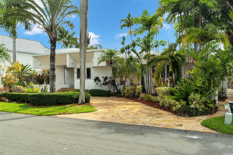 Image 4 of 54 For 18 Nurmi Dr  