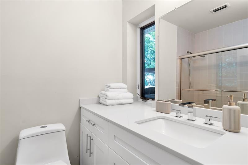 Image 40 of 54 For 18 Nurmi Dr  