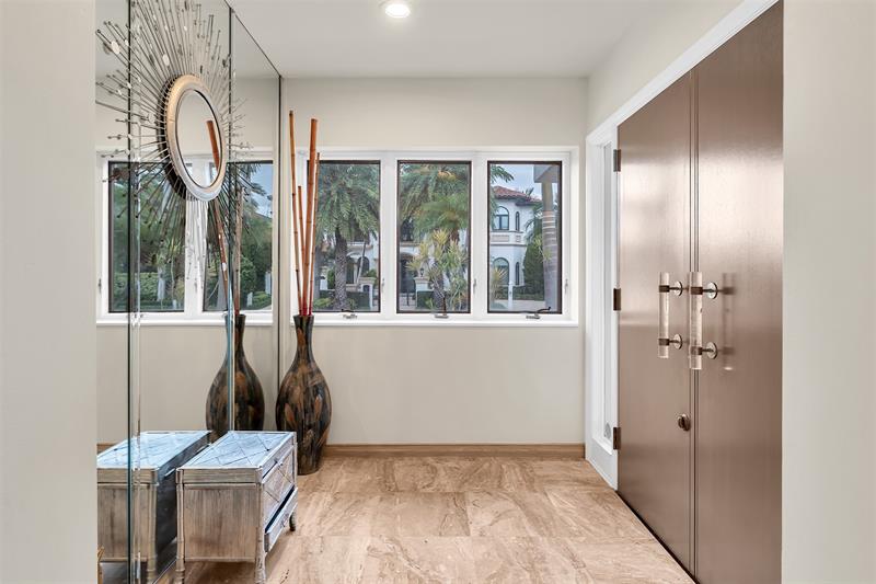 Image 7 of 54 For 18 Nurmi Dr  