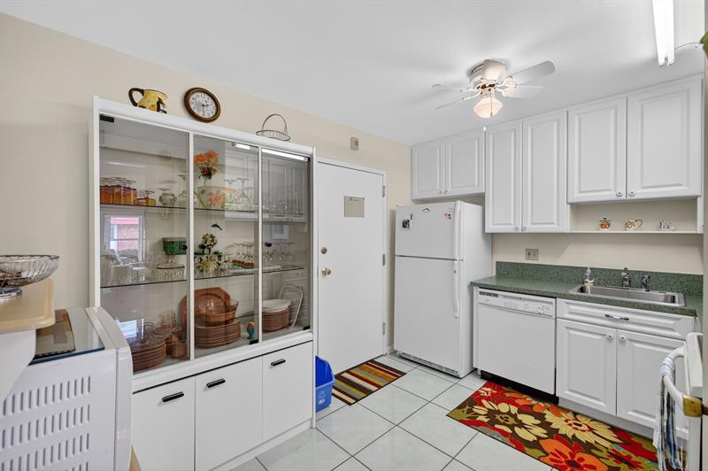 Image 23 of 39 For 4881 22nd St  B12