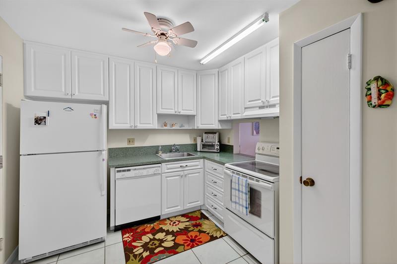 Image 24 of 39 For 4881 22nd St  B12