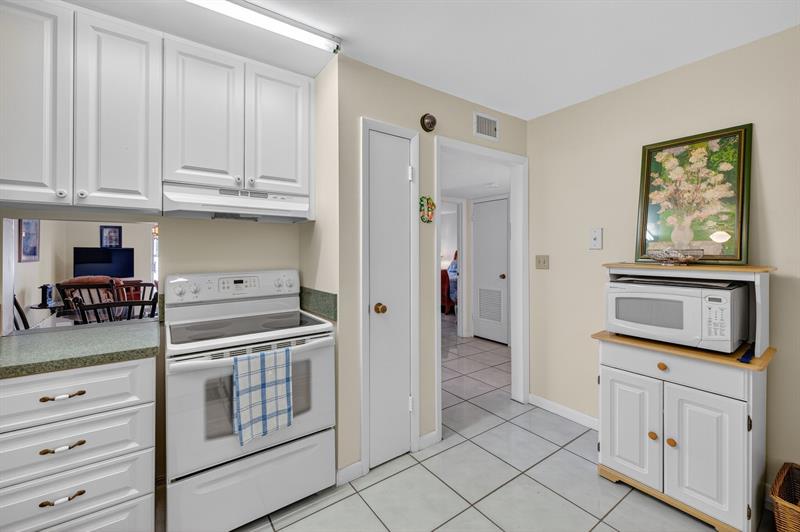 Image 25 of 39 For 4881 22nd St  B12