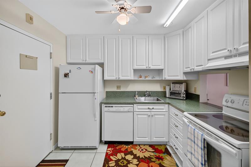 Image 27 of 39 For 4881 22nd St  B12