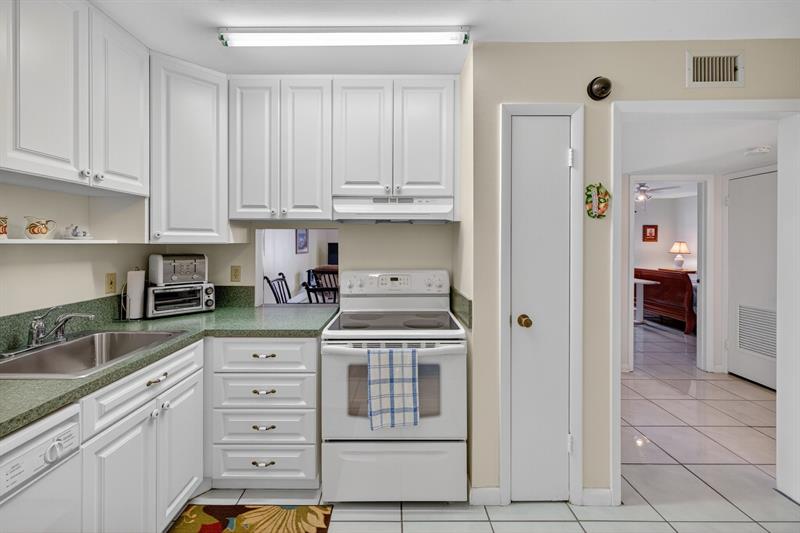 Image 28 of 39 For 4881 22nd St  B12