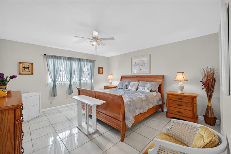 Image 30 of 39 For 4881 22nd St  B12