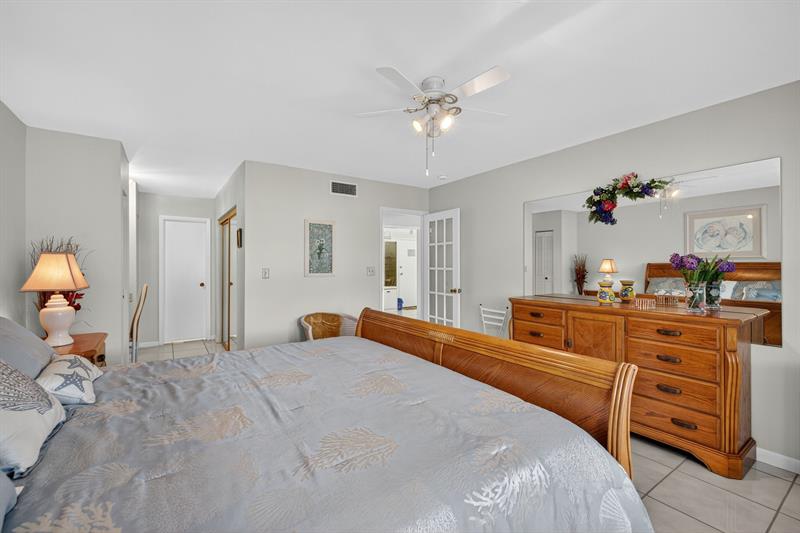 Image 32 of 39 For 4881 22nd St  B12