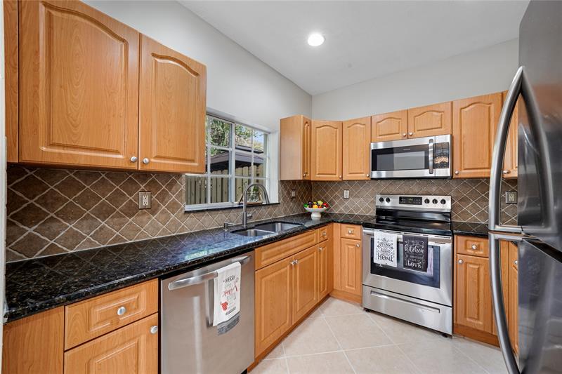 Image 14 of 40 For 4224 Stonecreek Cr  4224