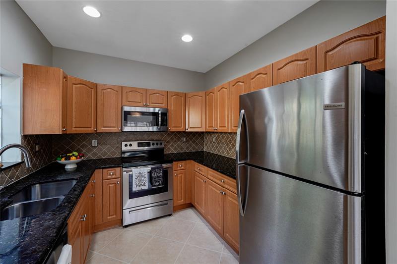 Image 15 of 40 For 4224 Stonecreek Cr  4224