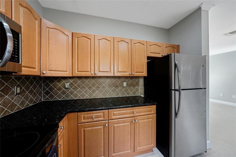 Image 17 of 40 For 4224 Stonecreek Cr  4224