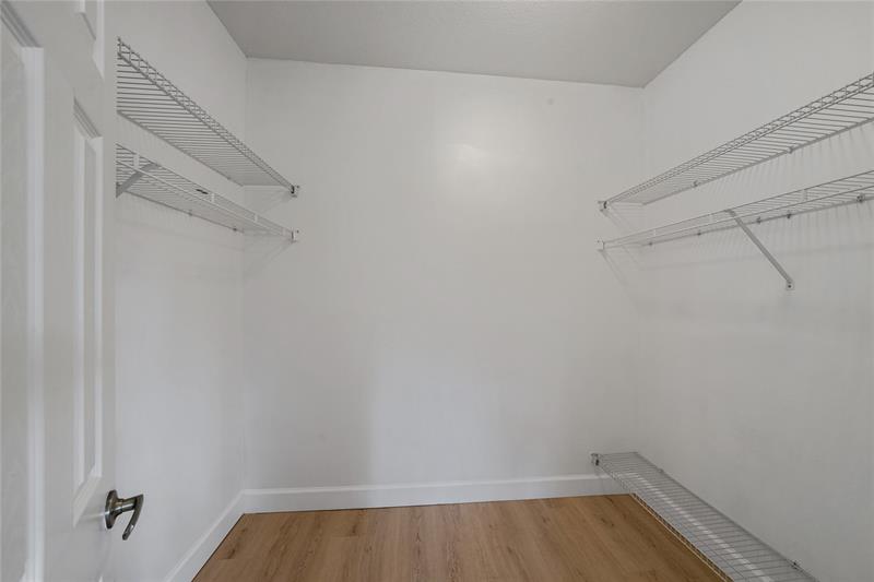 Image 21 of 40 For 4224 Stonecreek Cr  4224