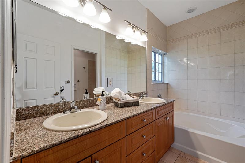 Image 22 of 40 For 4224 Stonecreek Cr  4224