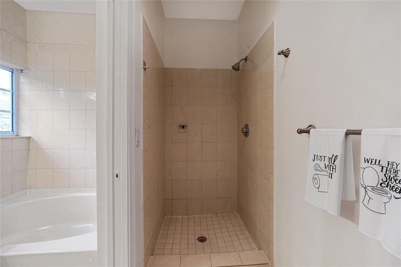 Image 24 of 40 For 4224 Stonecreek Cr  4224