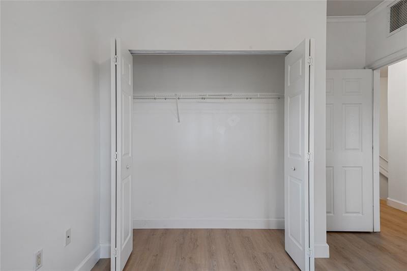 Image 26 of 40 For 4224 Stonecreek Cr  4224