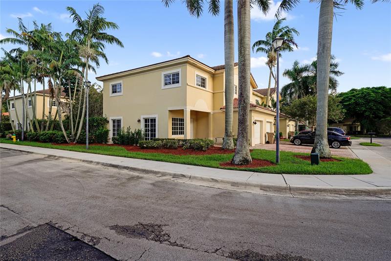 Image 4 of 40 For 4224 Stonecreek Cr  4224