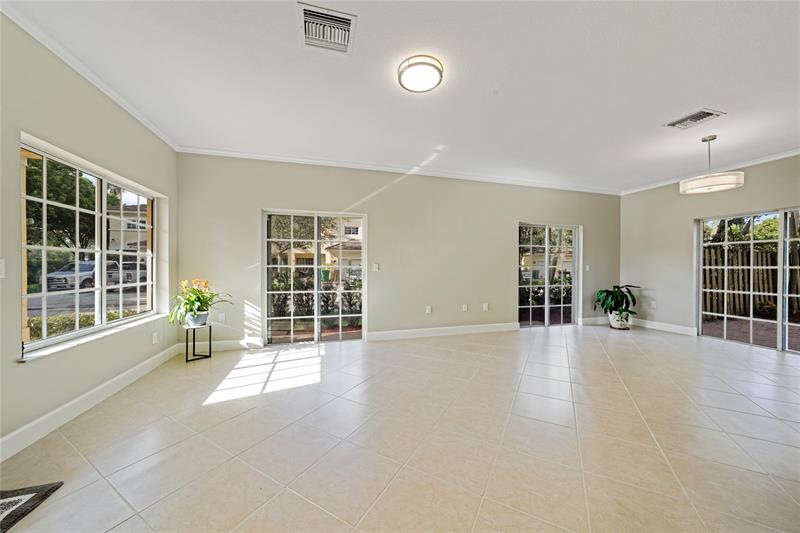 Image 7 of 40 For 4224 Stonecreek Cr  4224