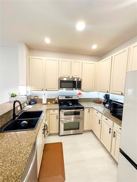 Image 11 of 30 For 11486 80th St