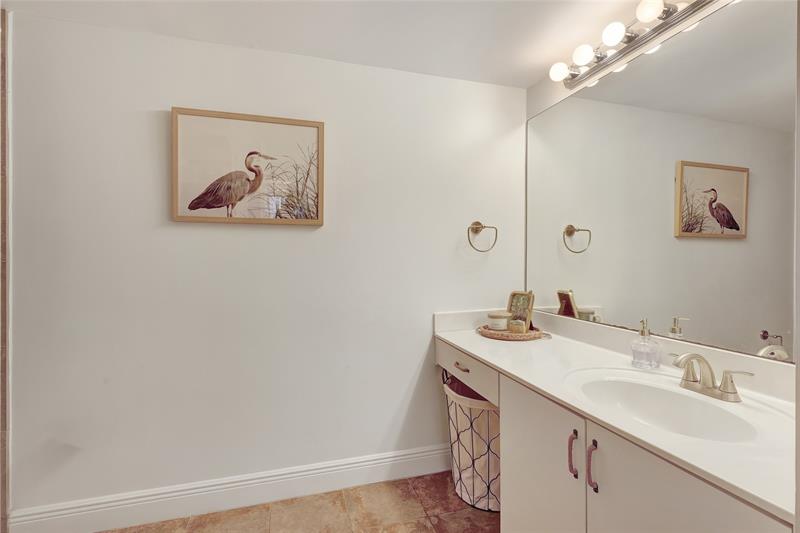 Image 15 of 26 For 1341 3rd Ave  210