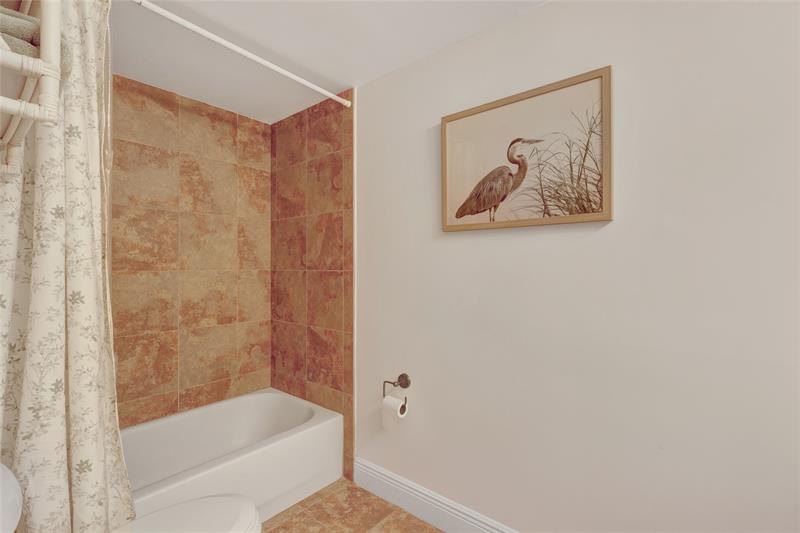 Image 16 of 26 For 1341 3rd Ave  210