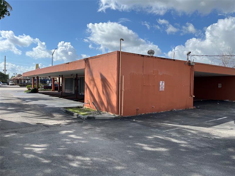 Image 4 of 13 For 1361 Commercial Blvd