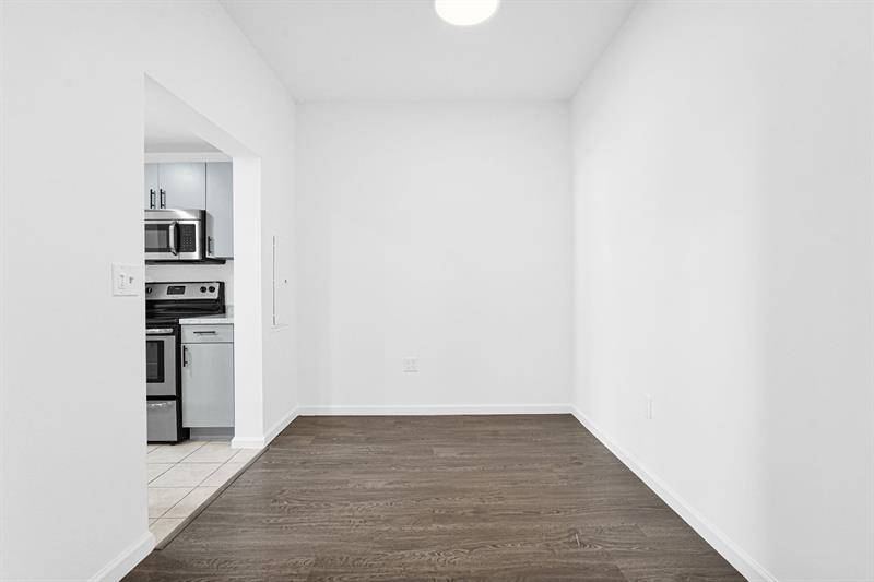 Image 14 of 69 For 533 3rd Ave  230