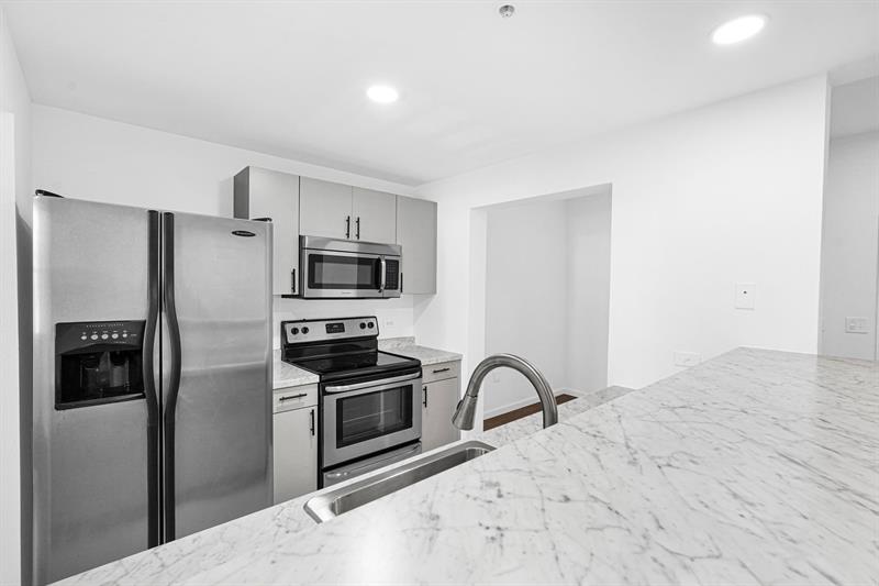 Image 19 of 69 For 533 3rd Ave  230