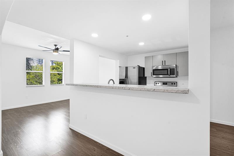 Image 9 of 69 For 533 3rd Ave  230