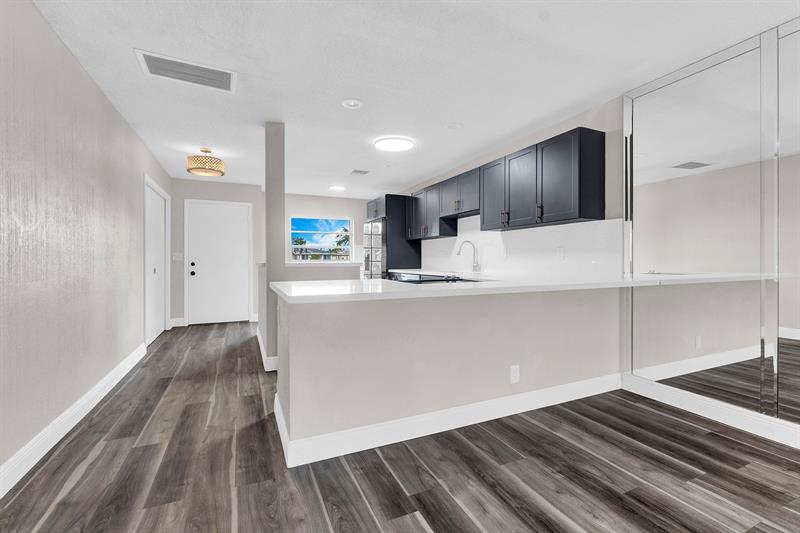 Image 8 of 29 For 13915 Via Aurora  Apt D