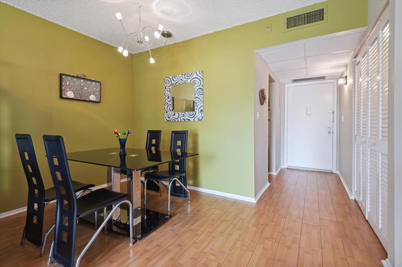 Image 5 of 9 For 424 Riverside Dr  204
