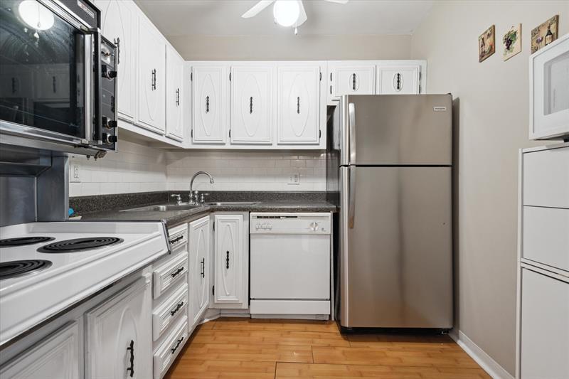 Image 6 of 9 For 424 Riverside Dr  204