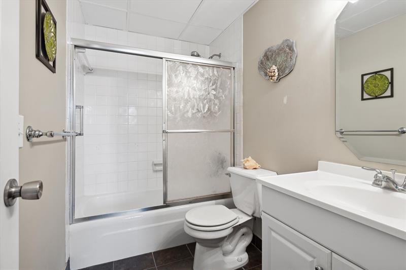 Image 8 of 9 For 424 Riverside Dr  204
