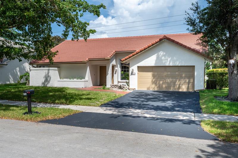 Details for 1041 Amherst Ave, Davie, FL 33325