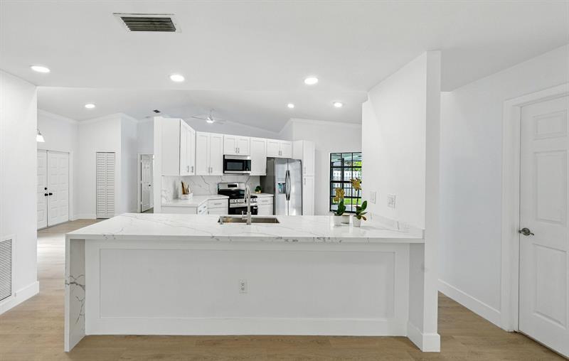 Image 11 of 44 For 1041 Amherst Ave