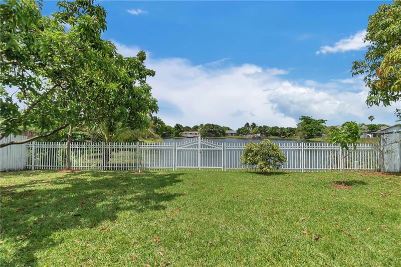 Image 8 of 37 For 7425 14th Ct