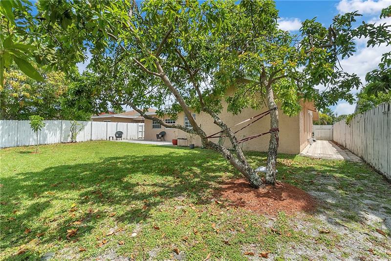 Image 9 of 37 For 7425 14th Ct