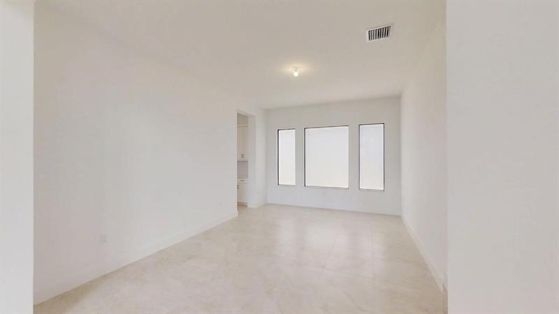 Image 10 of 46 For 8299 Essex Country Club Dr