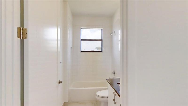 Image 30 of 46 For 8299 Essex Country Club Dr