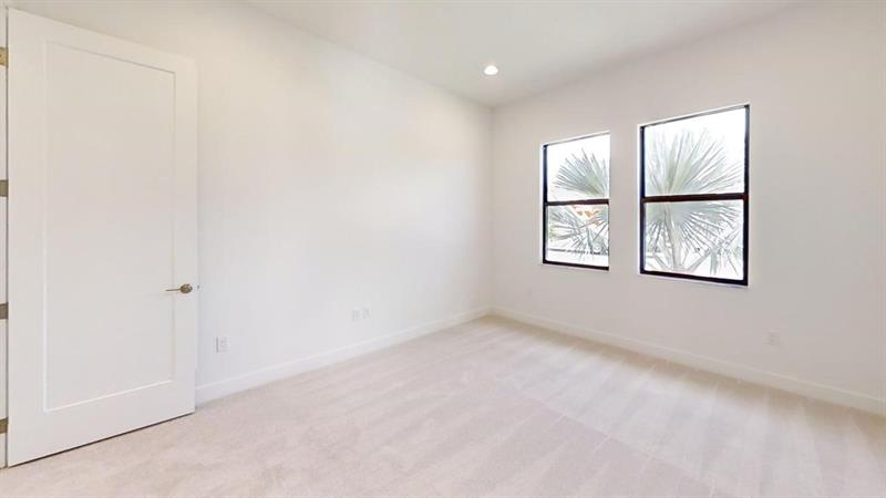 Image 33 of 46 For 8299 Essex Country Club Dr