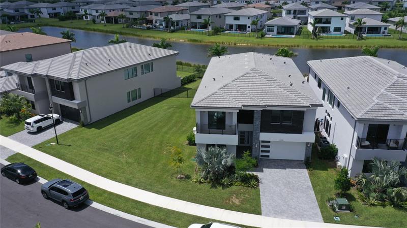 Image 4 of 46 For 8299 Essex Country Club Dr