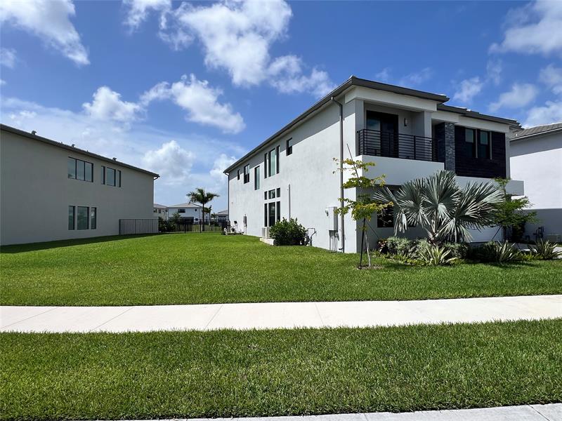 Image 6 of 46 For 8299 Essex Country Club Dr