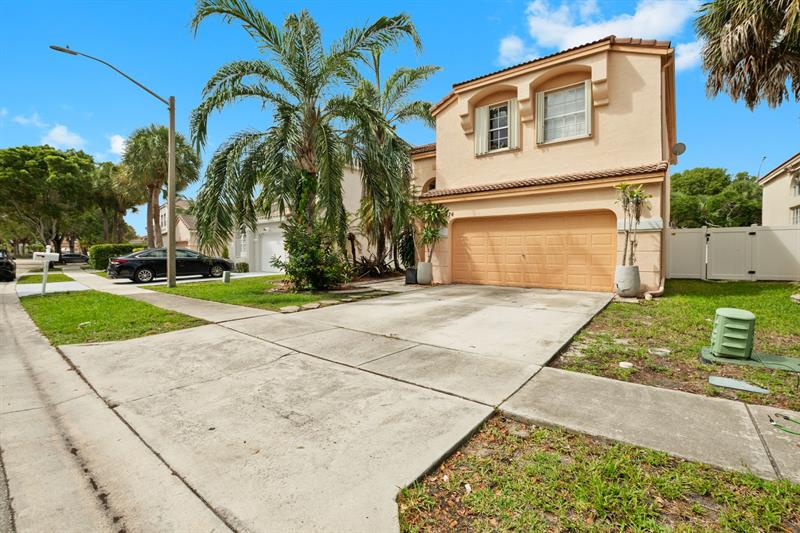 Details for 1474 153rd Ln, Pembroke Pines, FL 33028