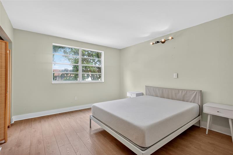 Image 12 of 33 For 8950 8th Ave  314