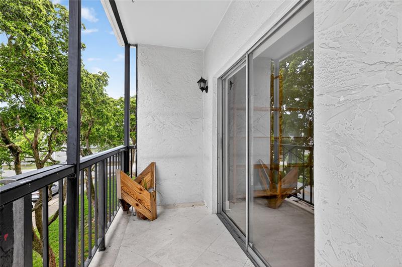 Image 17 of 33 For 8950 8th Ave  314