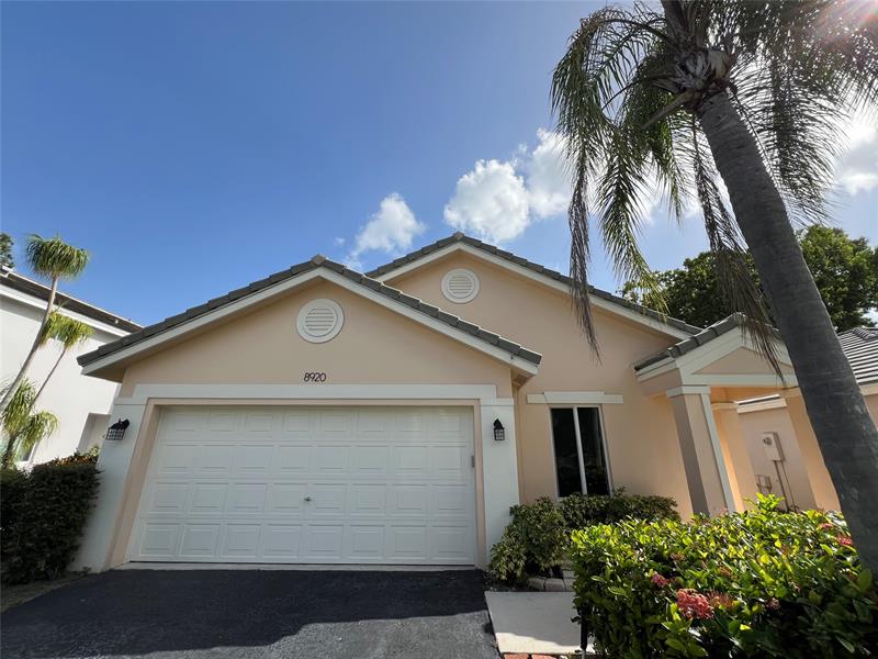 Image 10 of 47 For 8920 Woodside Ct