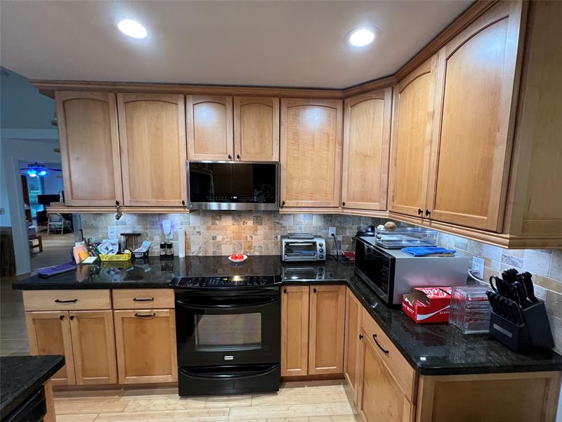 Image 15 of 47 For 8920 Woodside Ct