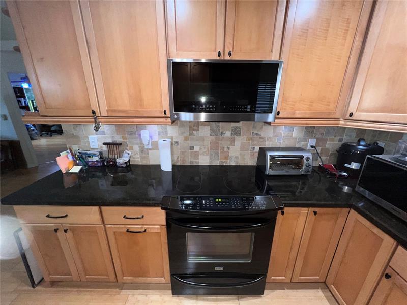 Image 19 of 47 For 8920 Woodside Ct