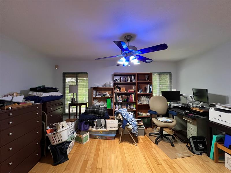 Image 23 of 47 For 8920 Woodside Ct
